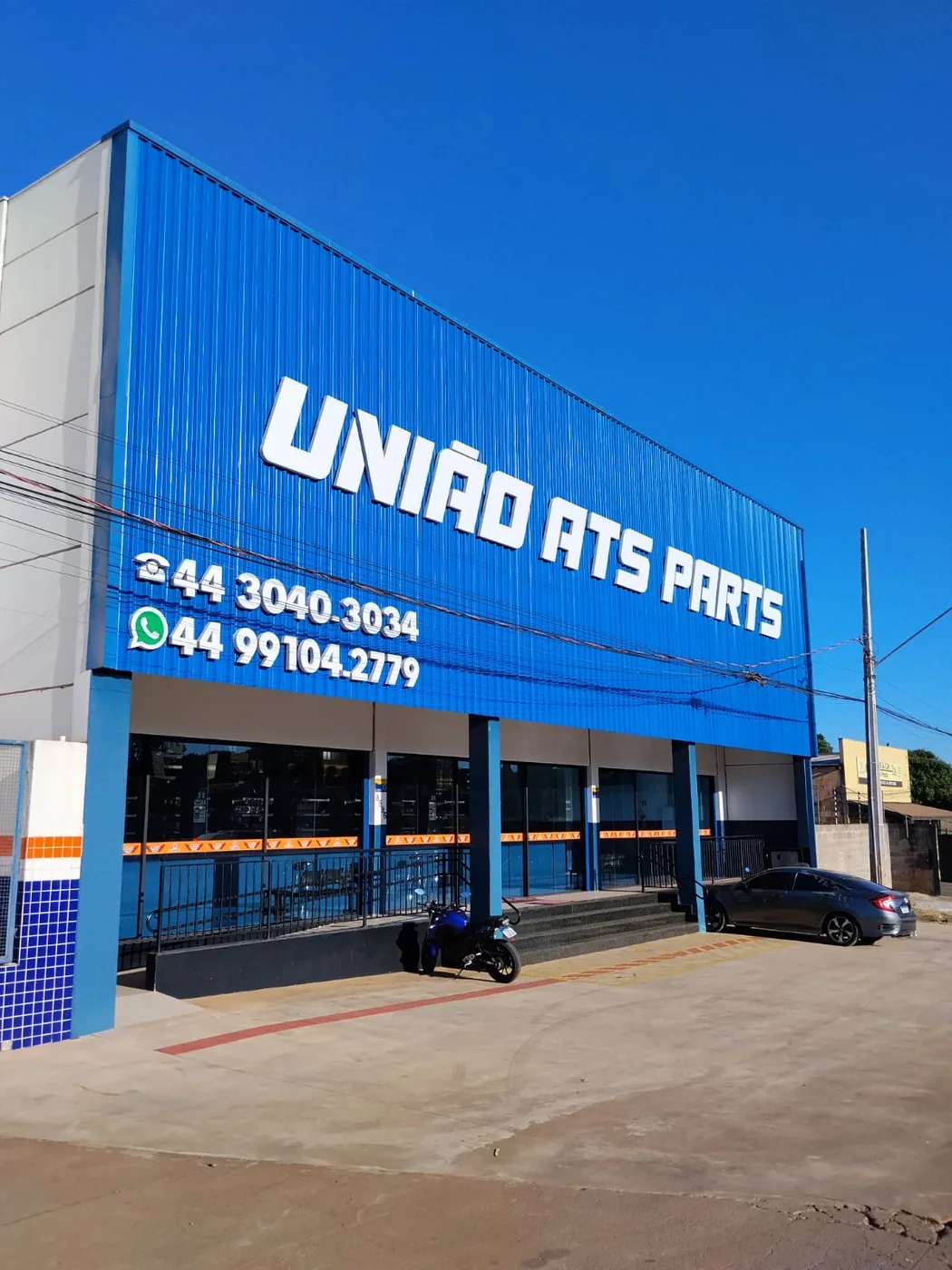 Fachada azul da União ATS Parts em Maringá